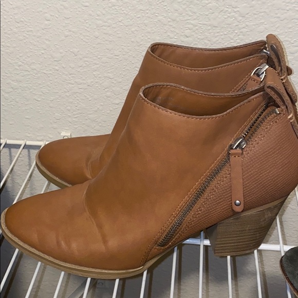 Size 11 Camel booties - Picture 1 of 2